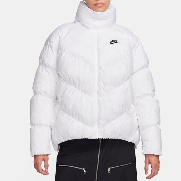 NWT NIKE THERMA FIT LOOSE FIT WINDPUFFER